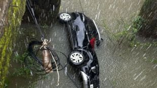 mumbai goa highway car crash near banda sawantwadi monsoon accidents youth rescued