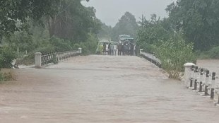 Flooding from Chandni lake cuts off six villages on Barshi Solapur route transport and buses halted