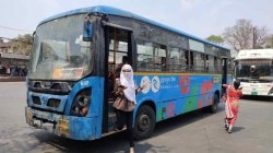 पीएमपीच्या धडकेत प्रवासी महिला जखमी, बेजबाबदारपणामुळे पीएमपी चालकाविरुद्ध गुन्हा