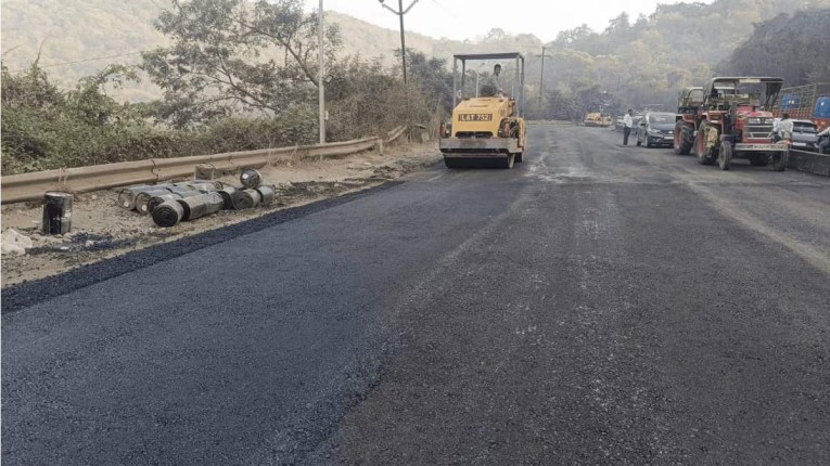 भाईंदर : सात वर्षांपासून घोडबंदर-जेसलपार्क रस्त्याचे काम रखडले