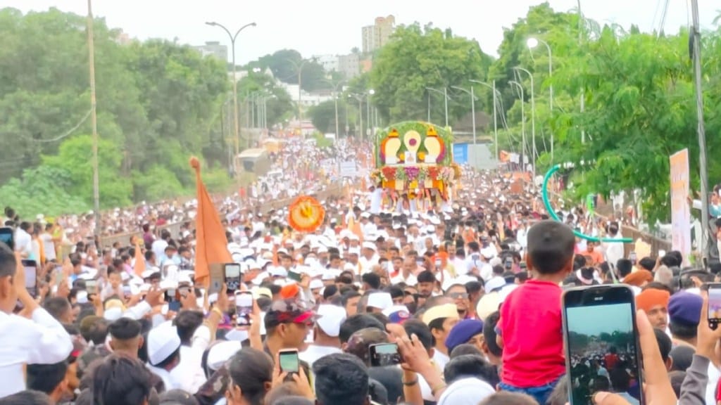 sant Dnyaneshwar sant Tukaram maharaj palkhi meeting