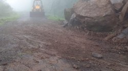 रघुवीर घाटात सतत दरडी कोसळू लागल्याने महामार्ग बनला धोकादायक, रत्नागिरी व सातारा जिल्ह्यांचा संपर्क तुटण्याची भीती