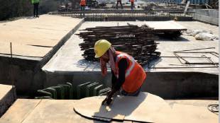 Case filed against contractor in Pune building slab collapse death of laborer