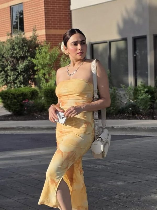 amruta khanvilkar