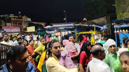 heavy crowd of devotees in trimbakeshwar temple news in marathi