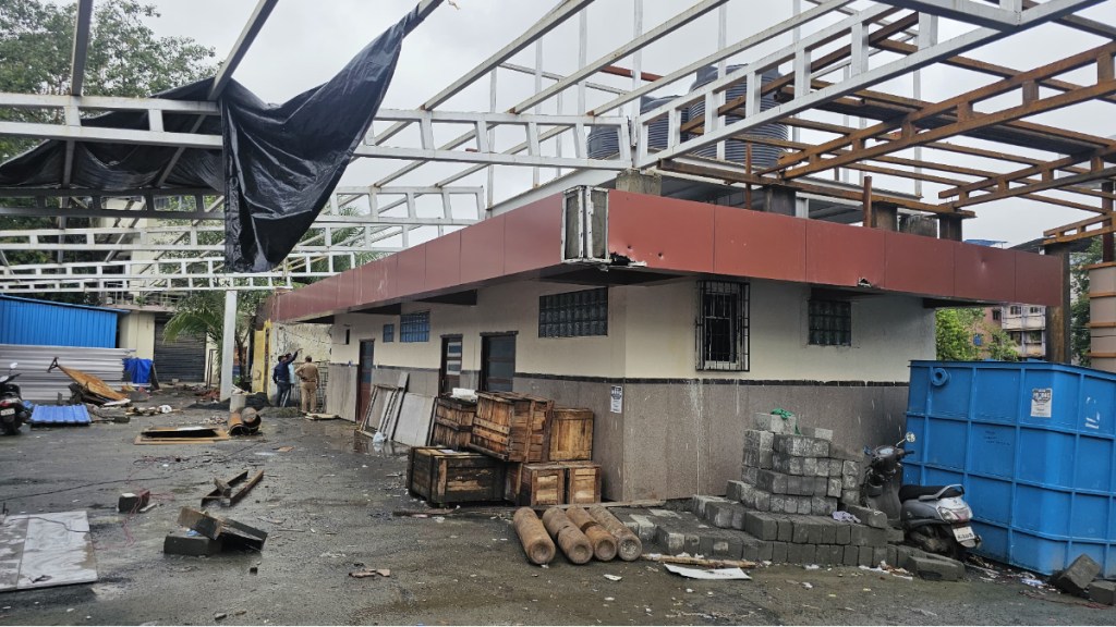 Diva station commuters suffer as lone toilet remains shut