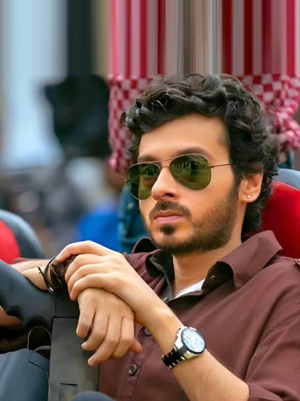 divyendu sharma wife akanksha sharma, munna bhaiya wife in real life