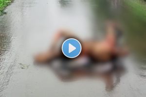 doctor tried to set himself on fire over family dispute on the Nandura-Jalgaon road Buldhana vidio