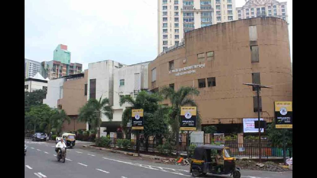 Dr. Kashinath Ghanekar New rules for parking vehicles in the theatre area