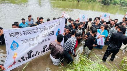 durshet villagers hold jal samadhi protest demand road repair and quarry closure