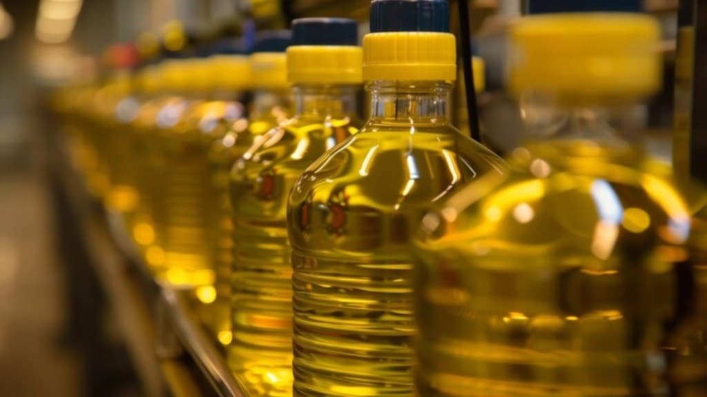 Joint Commissioner of Food and Drug Administration Department suspended from company manufacturing adulterated edible oil Mumbai print news
