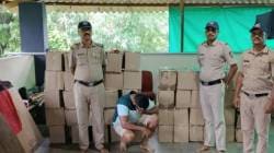 अणुस्कुरा तपासणी नाका येथे राजापूर पोलिसांनी गोवा बनावटीची दारु पकडली…