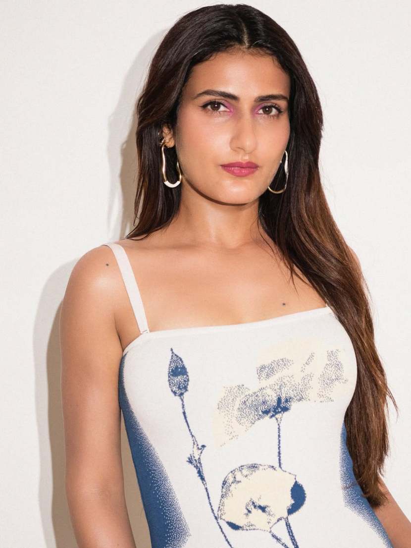 fatima sana shaikh Metro in dino actress photos on floral bodycon dress instagram viral