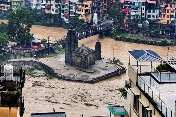 मंडी, सिरमौर व कुल्लू या जिल्ह्यांमध्ये आपत्कालीन प्रतिसाद पथके तैनात करण्यात आली आहेत. पाणीपुरवठा, वीज व संपर्क यंत्रणा पुन्हा सुरू करण्यासाठी प्रयत्न सुरू आहेत.