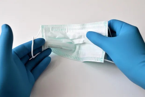 स्वच्छ पाणी आणि अन्नाचे सेवननेहमी उकळलेलं किंवा फिल्टरचं पाणी प्या. बाहेरचं दूषित अन्न टाळा. अशक्तपणा वाटल्यास डॉक्टरांचा सल्ला घ्या. (प्रतिमा: पेक्सेल्स)