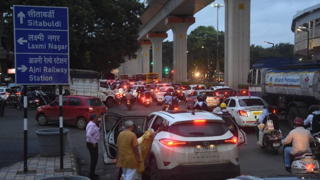 Nagpur Reserve Bank to Automotive Chowk flyover and traffic jam