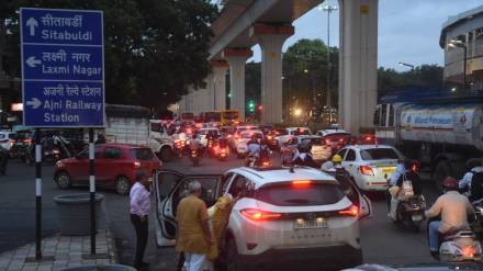 Nagpur Reserve Bank to Automotive Chowk flyover and traffic jam