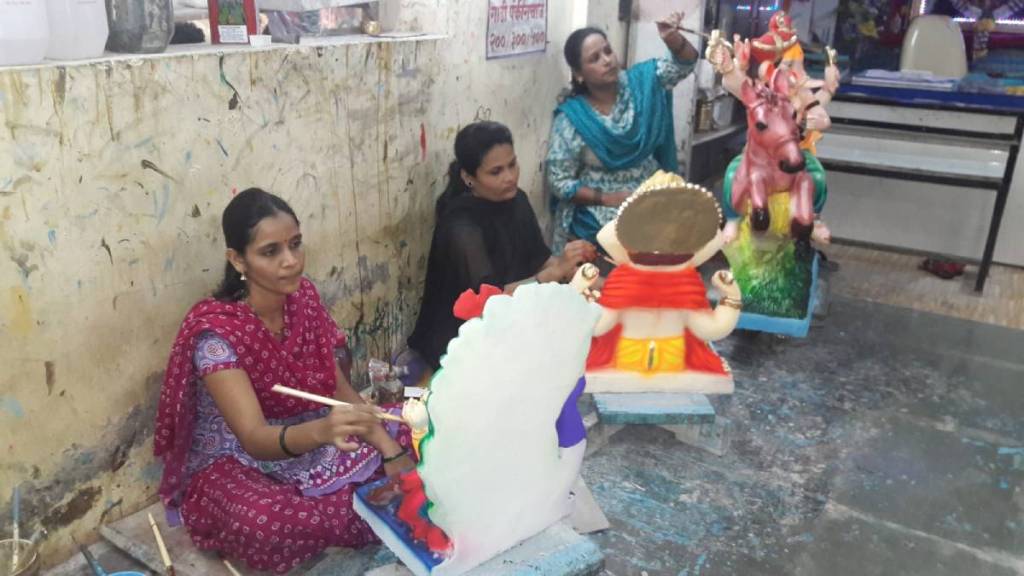 Women contribution in making ganpati idol