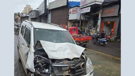 Driver suffers a fit while driving, accident on Ghodbunder road