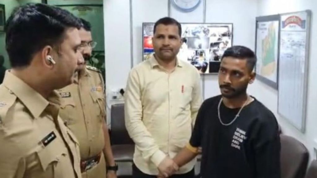 gokul jha threatens journalists refuses police mask in marathi girl assault kalyan case