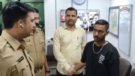 gokul jha threatens journalists refuses police mask in marathi girl assault kalyan case