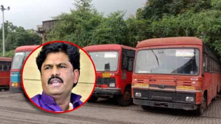 What is the connection with Gopichand Padalkar behind the disruption of ST traffic in the state on Sunday nashik news