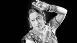 ‘नर्तकाने नृत्याबद्दल लिहायला हवे, अनुभव व्यक्त करायला हवेत. त्यानेच नवे विद्यार्थी घडतात. त्यांना प्रोत्साहन मिळते,’ असे मत ज्येष्ठ कथक गुरू शमा भाटे यांनी गुरूवारी व्यक्त केले.
