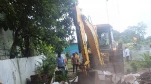 Action taken against illegal shacks on Gurcharan lands at Dwarlipada in Kalyan East
