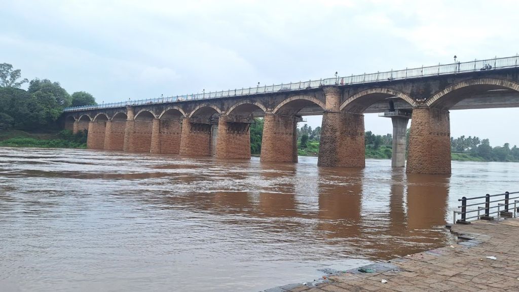 heavy rain returns to sangli koyna chandoli dams release water Sangli rainfall  Krishna river water level updates