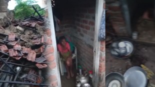 house collapse due to heavy rain in Savli Wagh child and mother live in toilet