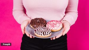 When to Have Desserts : जेवणाच्या आधी गोड खावं की नंतर? तुमच्या आरोग्यासाठी चांगलं काय? जाणून घ्या तज्ज्ञ काय सांगतात