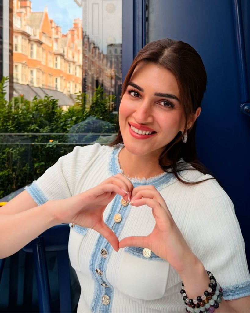 Kriti Sanon relationship | Kriti Sanon with Kabir Bahiya