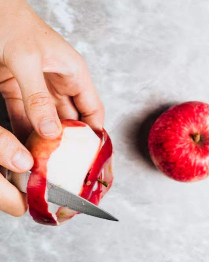  Should you eat apple and banana peels?