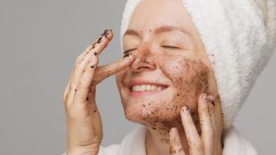 Benefits of face scrub for skin