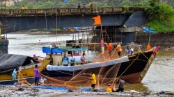 रायगडच्‍या किनाऱ्यावर शेकडो अनधिकृत माच्छीमार बोटी