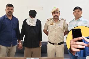 illicit relationship mobile snatching Delhi Case