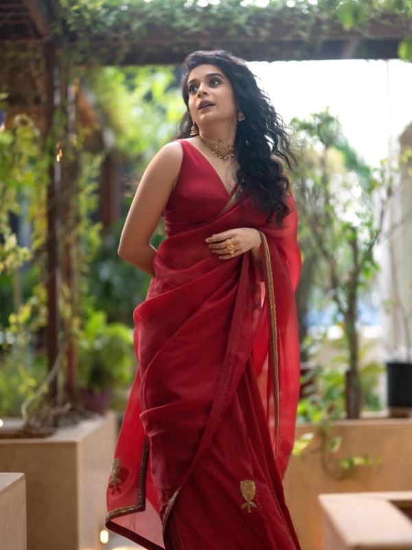 mithila palkar red saree look