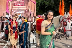 Photos : विठ्ठलनामाचा गजर, पारंपरिक वेशात अभिनेत्री प्राजक्ता गायकवाडचं भक्तिमय रूप!