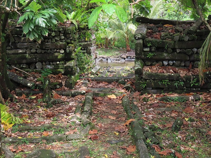 Basalt-block islets and tidal canals at Nan Madol, Micronesia