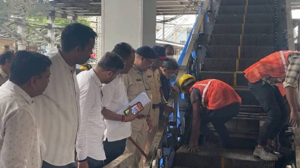 Mahavikas Aghadi warns of agitation as railway administration installs old automatic stairs at Badlapur railway station