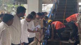 Mahavikas Aghadi warns of agitation as railway administration installs old automatic stairs at Badlapur railway station