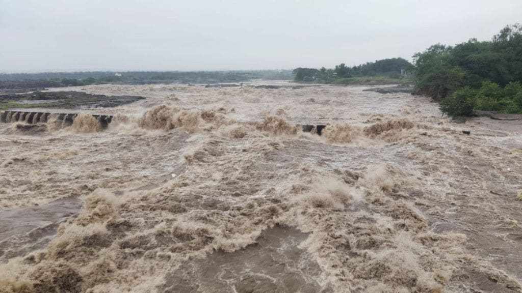 jayakwadi dam reaches 65 percent capacity after heavy rains in nashik