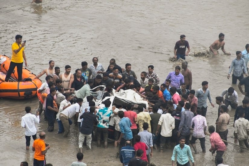 Tragic Bridge Collapse in Vadodara Tanker Hangs Mid Air 9 Killed Several Rescued