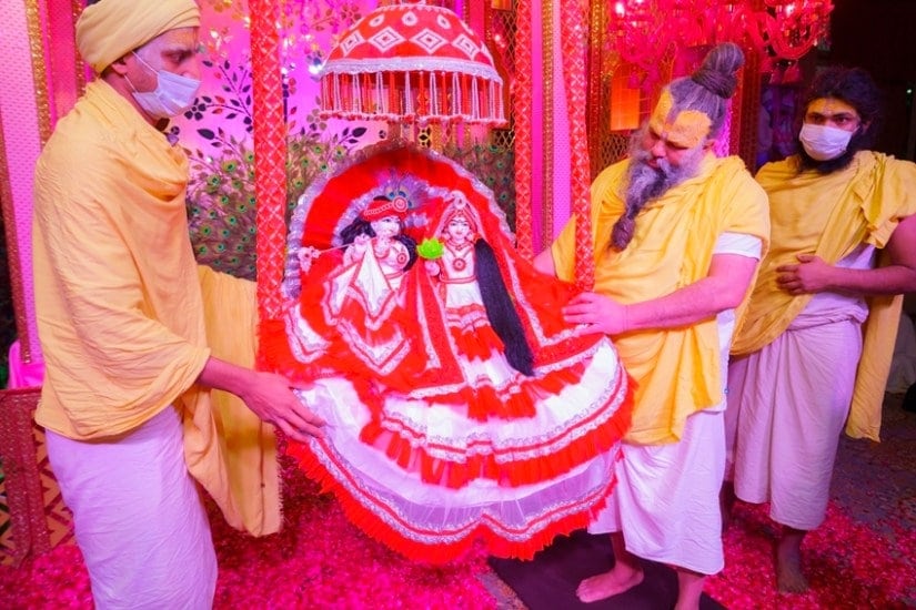 Bhajan to Bonding What Should Stay Behind the Curtain According to Premanand Ji