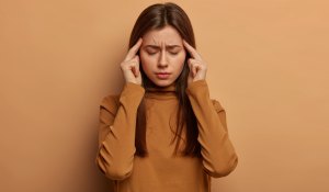 मायग्रेन त्रासावर आयुर्वेदात काय उपचार आहेत? दैनंदिन जीवनात ‘या’ ७ पद्धतींचा अवलंब करा आणि डोकेदुखीपासून मुक्त व्हा…
