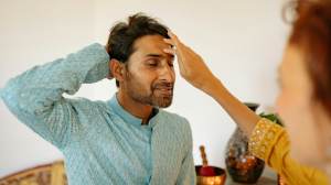 कपाळावर टिळा लावण्यामागचं रहस्य : धार्मिक परंपरेमागे दडलेलं वैज्ञानिक कारण