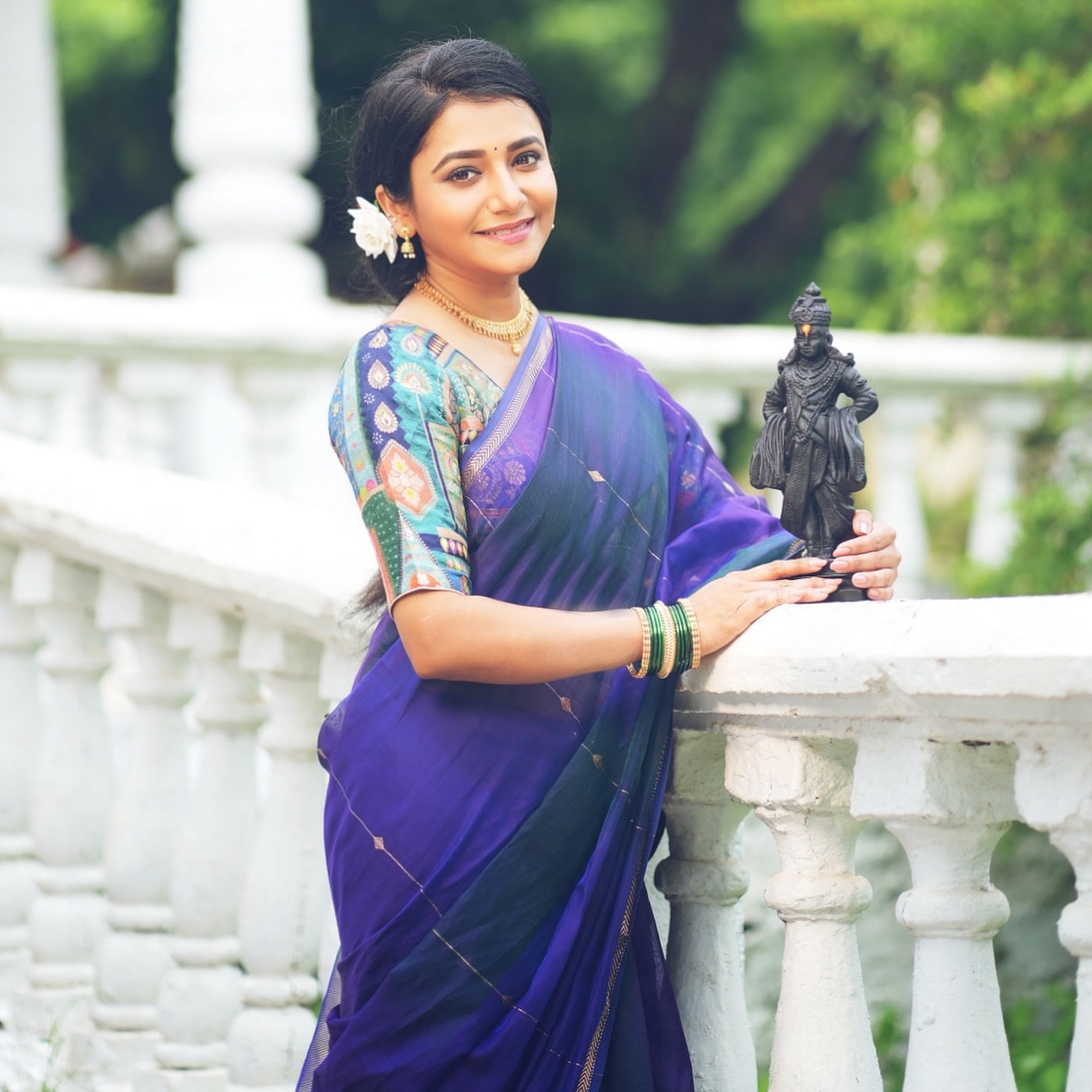 जुई गडकरीच्या ३८ व्या वाढदिवसानिमित्त तिच्यावर चाहत्यांचा आणि कलाकारांच्या शुभेच्छांचा वर्षाव सुरू आहे.