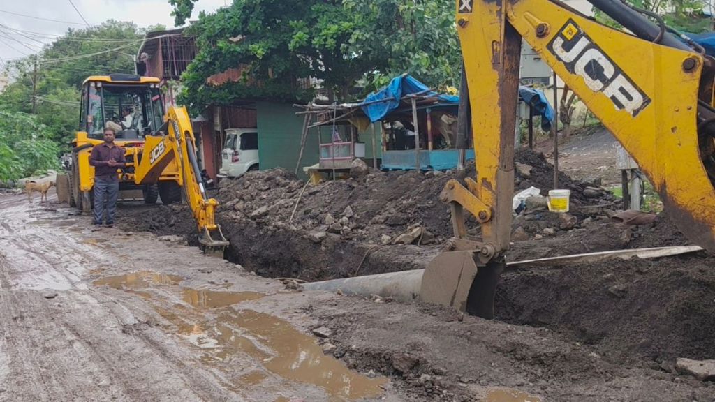 kalyan journalist threatened on facebook live over illegal soil theft report fir against three