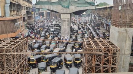 kalyan traffic diversion plan at sahjanand chowk begins traffic congestion solution