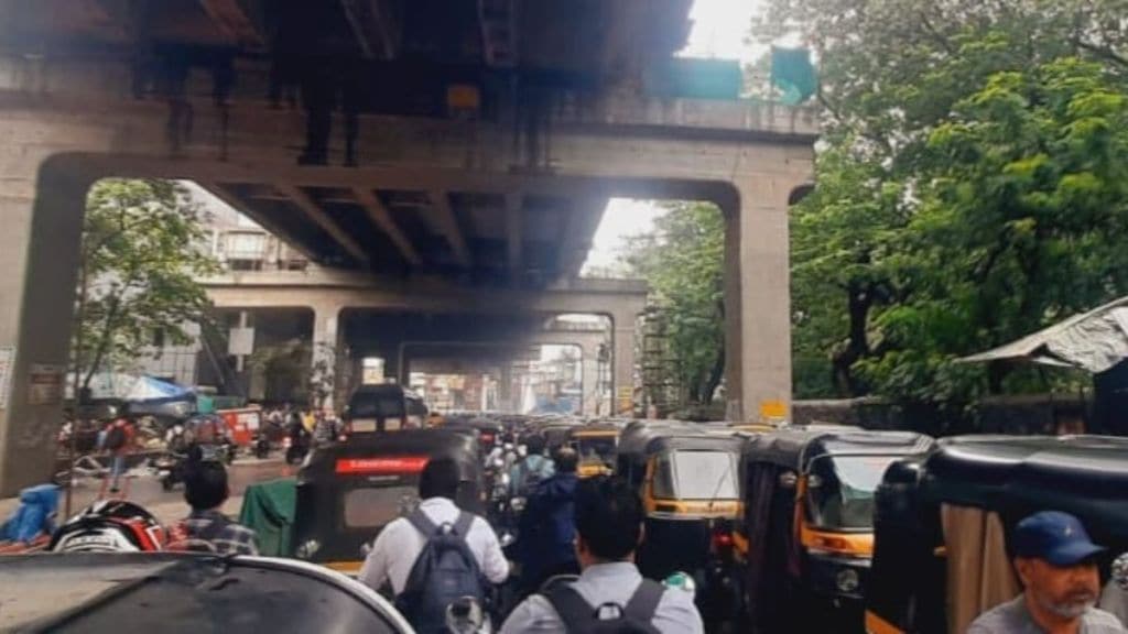 kalyan west traffic congestion smart city flyover work triggers daily traffic jams